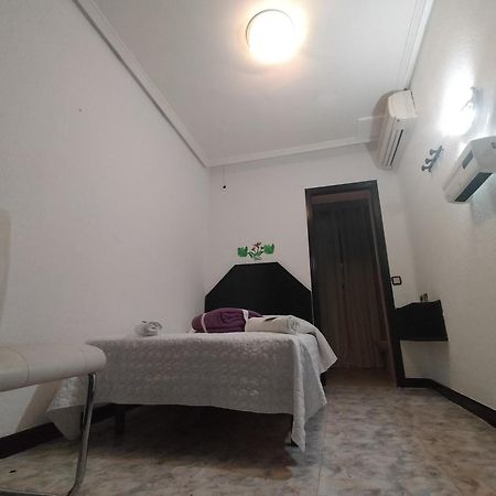 Hostal New York City Sonseca Bagian luar foto