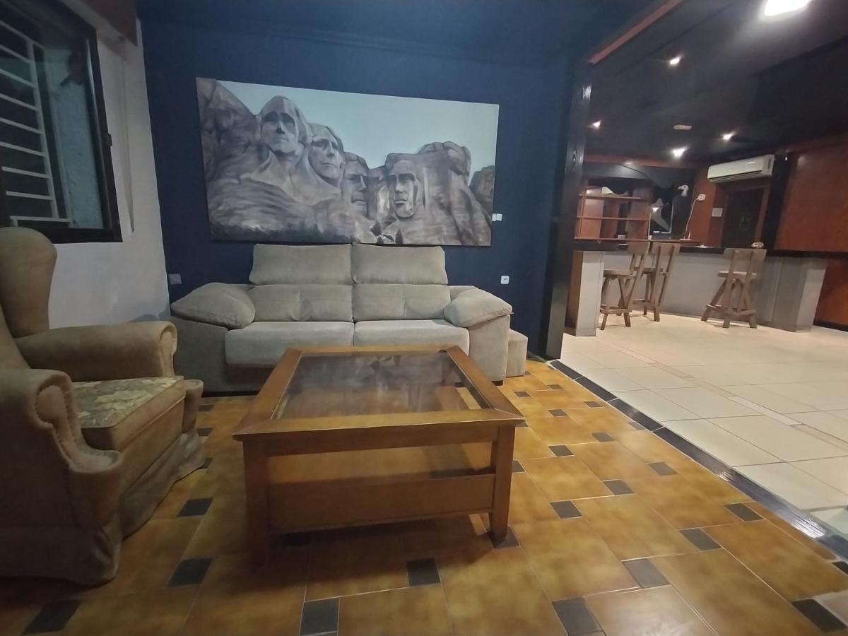 Hostal New York City Sonseca Bagian luar foto