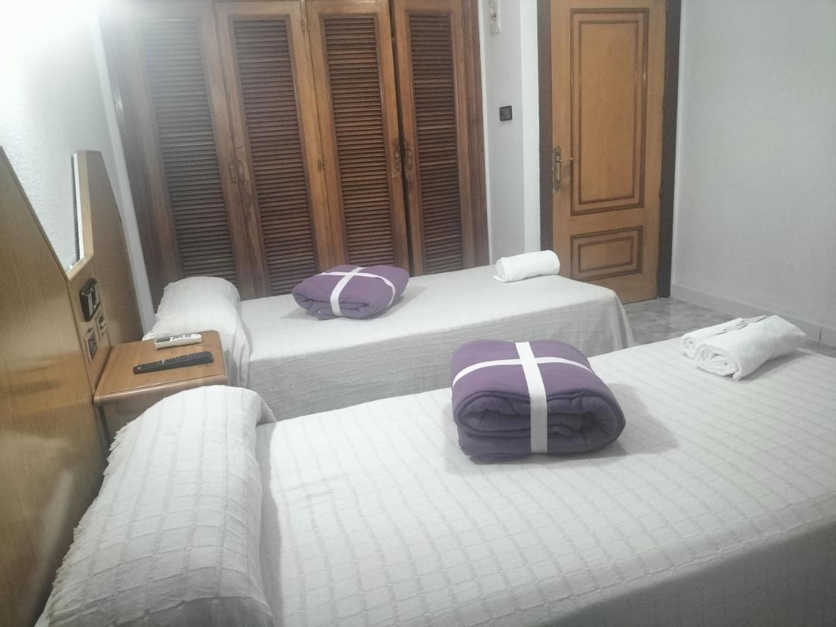 Hostal New York City Sonseca Bagian luar foto