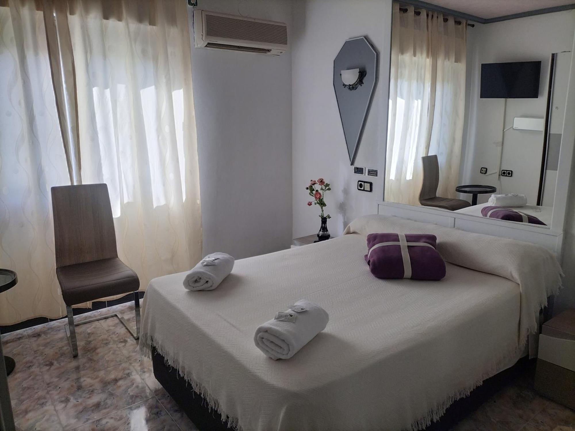 Hostal New York City Sonseca Bagian luar foto