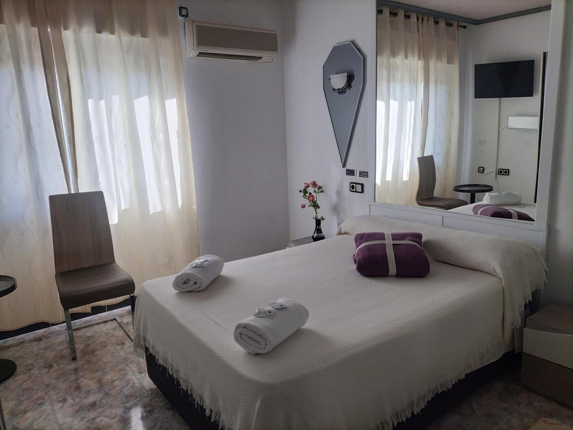 Hostal New York City Sonseca Bagian luar foto