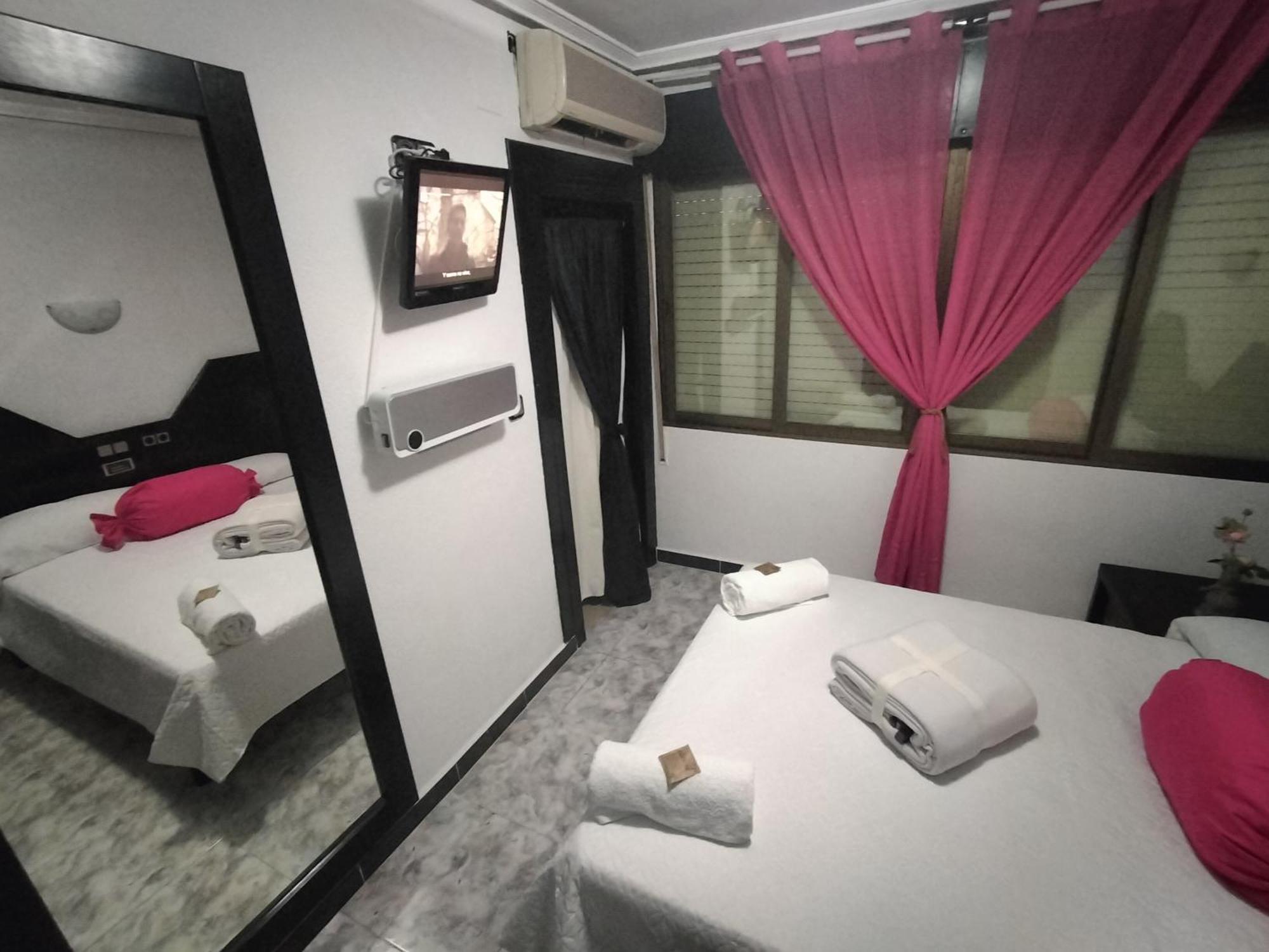 Hostal New York City Sonseca Bagian luar foto