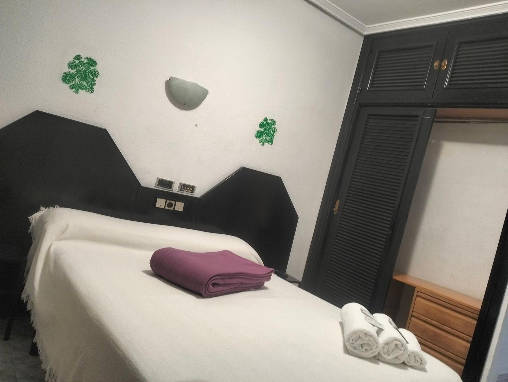 Hostal New York City Sonseca Bagian luar foto