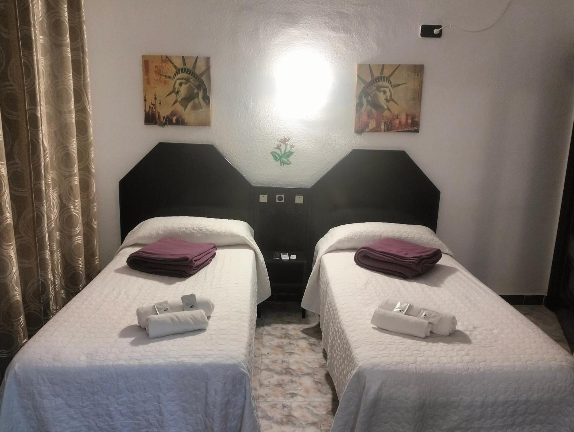 Hostal New York City Sonseca Bagian luar foto