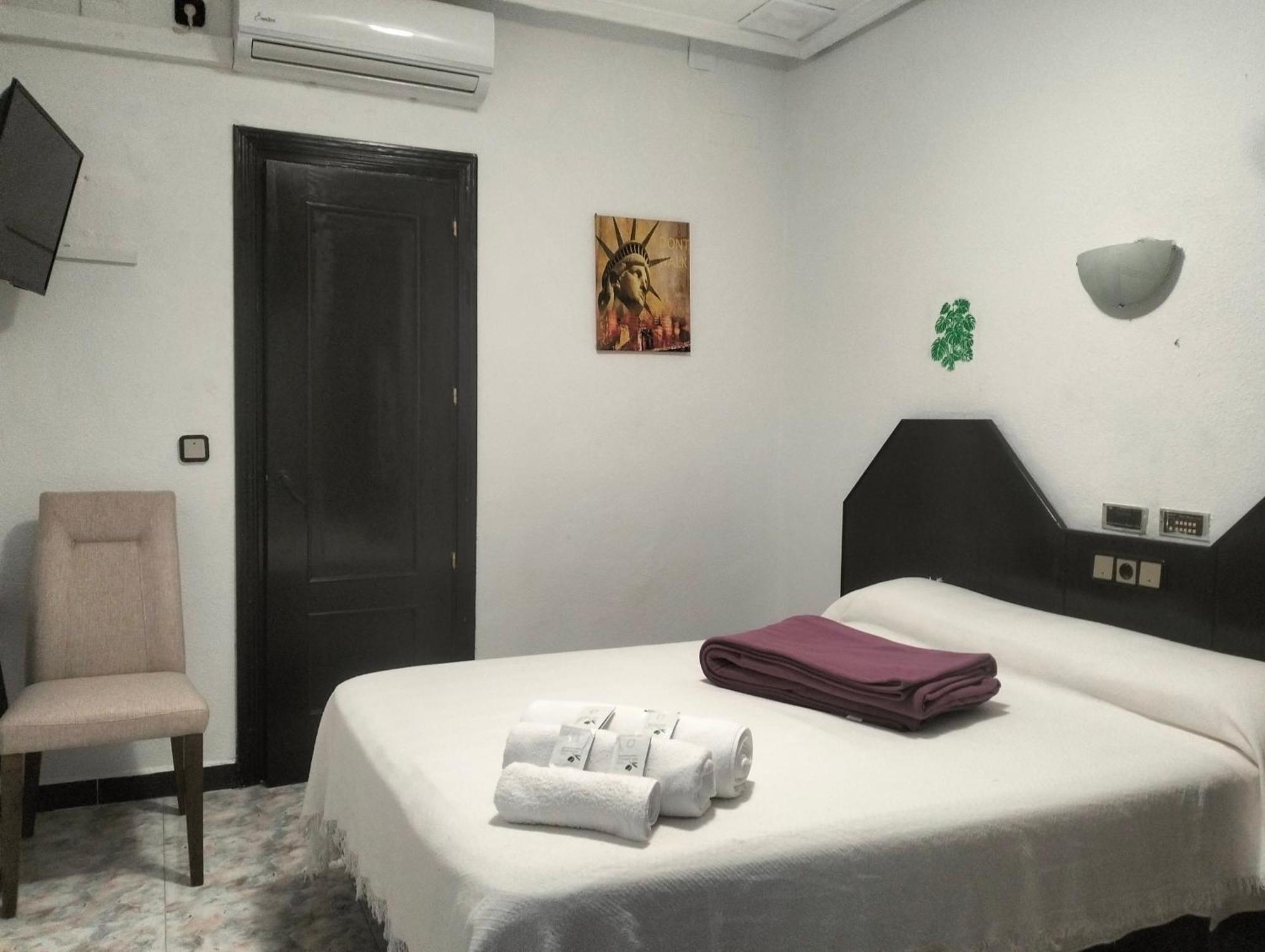 Hostal New York City Sonseca Bagian luar foto