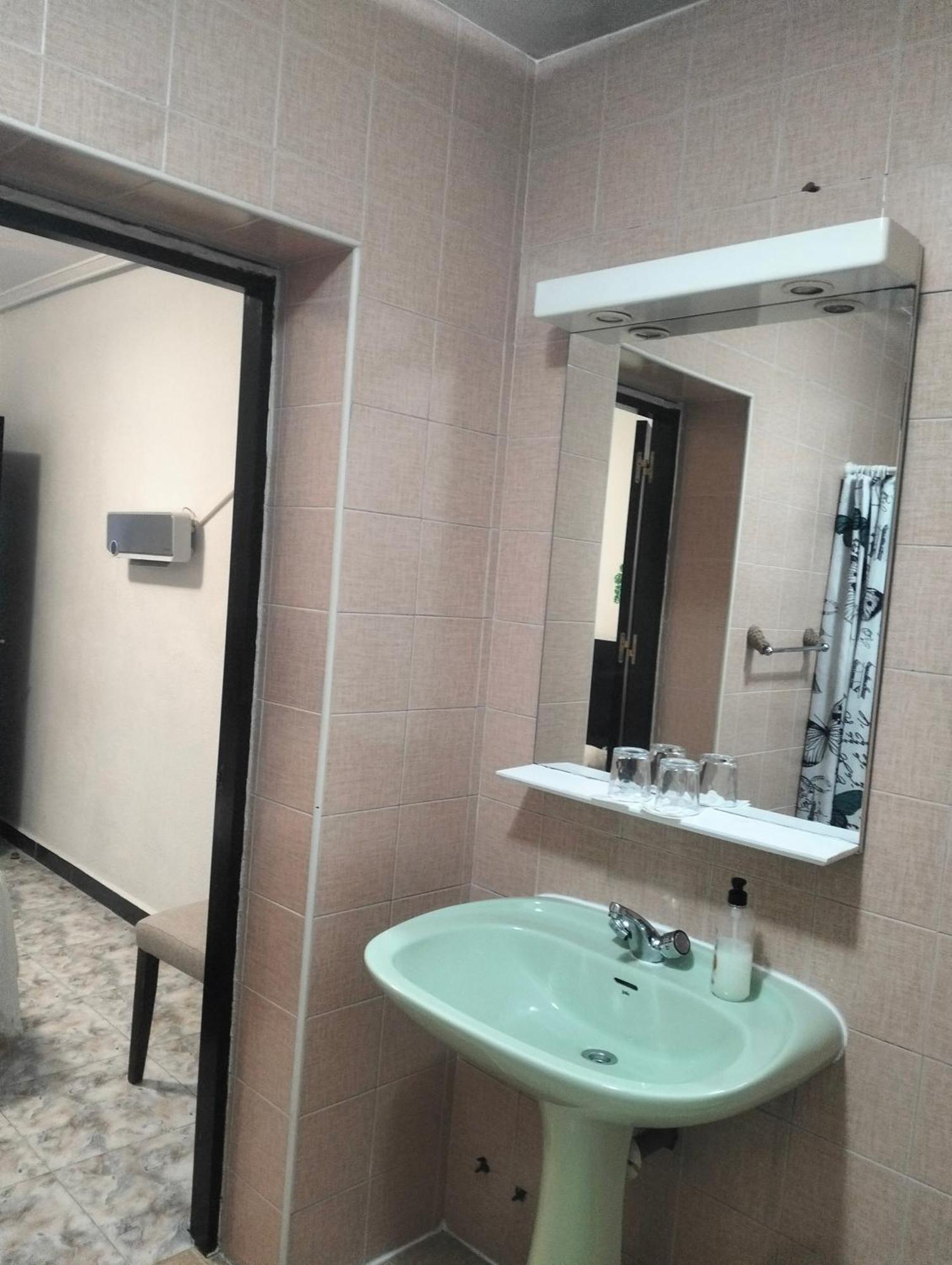 Hostal New York City Sonseca Bagian luar foto
