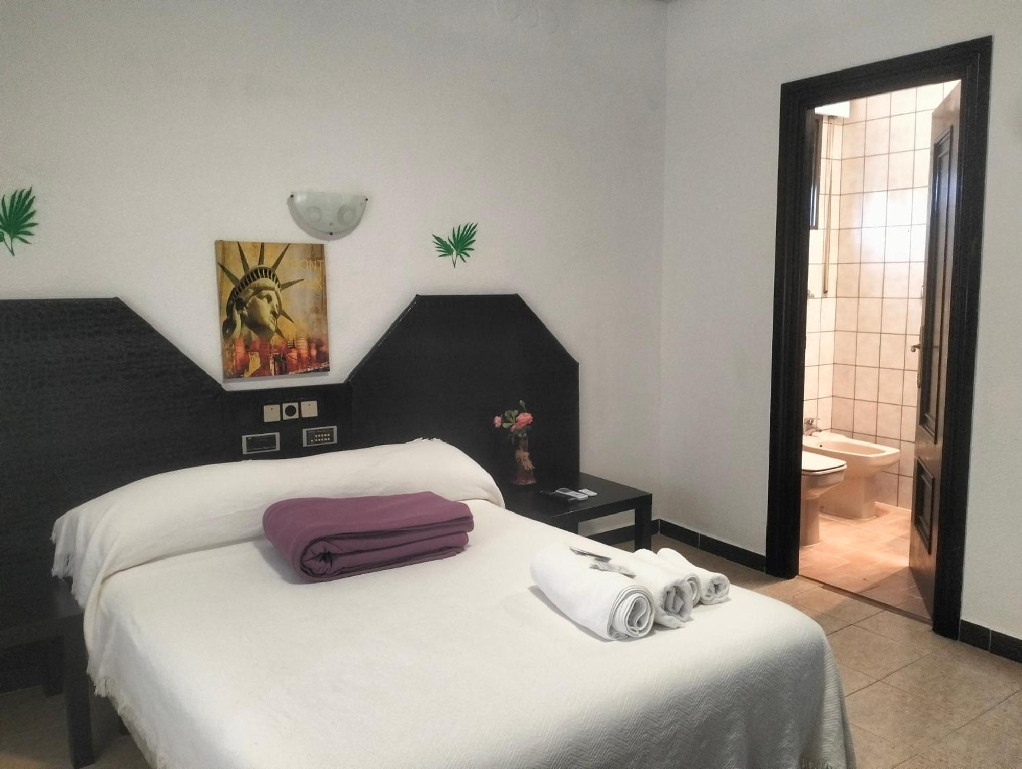Hostal New York City Sonseca Bagian luar foto